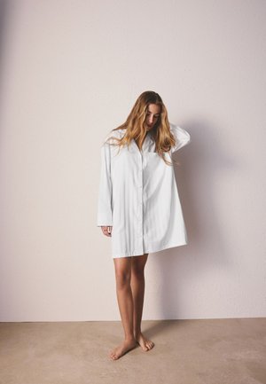 Next, REGULAR FIT - BUTTON THROUGH NIGHTSHIRT. - Camisón - studio white shadow stripe