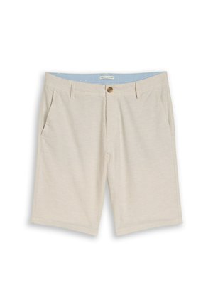 Short beige longueur genou avec poches latérales, passants pour ceinture, fermeture par un seul bouton et ceinture intérieure rayée bleu clair.