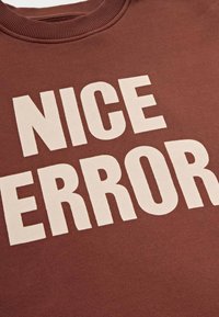 Thinking Mu NICE ERROR - Mikina - brown