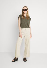 Noisy May NMMATHILDE LOOSE LONG - Pamata T-krekls - kalamata