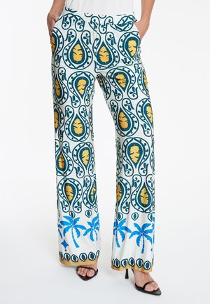 Pantalons larges blancs à motifs avec des designs paisley verts et jaunes et des palmiers bleus au bas ; taille élastique.