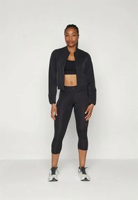 ONLY Play ONPPERFORM 3/4 TRAIN - 3/4 sports trousers - black/red