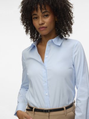 VMSOPHIE SHIRT - Blúzka so zapínaním na gombíky - light blue/friba