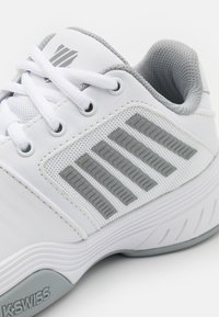 K-SWISS COURT EXPRESS CARPET - Teniso bateliai kiliminės dangos kortams - white/high rise/silver