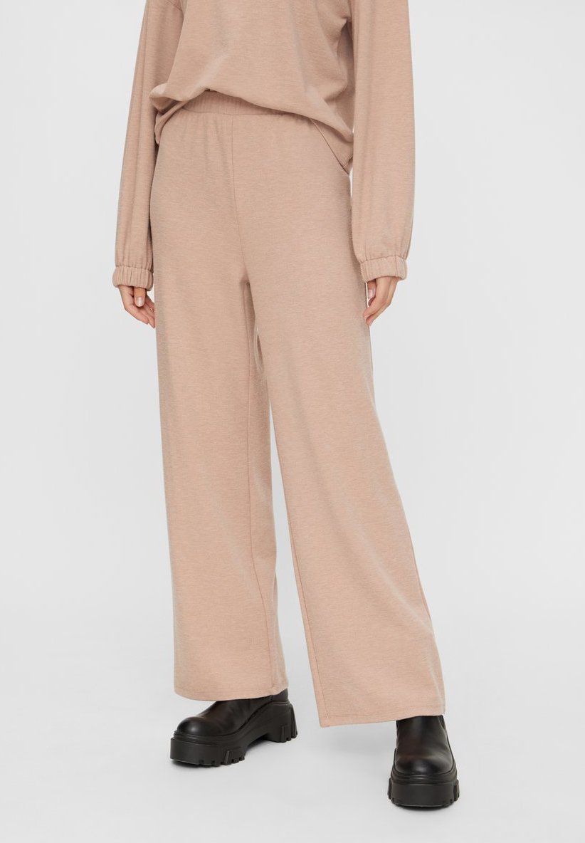 Pieces Weit Geschnittene Jogginghose Warm Taupe Hellbraun Zalando De