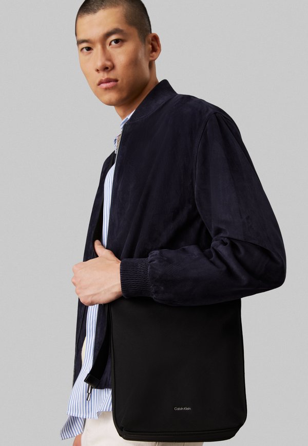 EASE - Cross body bag4