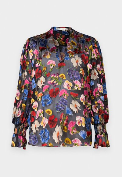 Blusa nera trasparente con un vivace motivo floreale in rosso, rosa, blu e giallo. Presenta maniche arricciate e un sottile dettaglio del colletto.