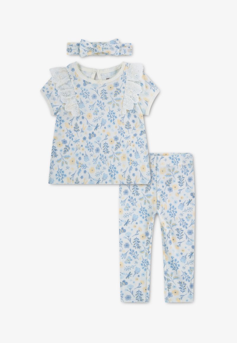 Ensemble floral pour tout-petit comprenant un haut à manches courtes avec bordure à volants, un pantalon assorti et un bandeau, le tout en bleu clair et blanc.