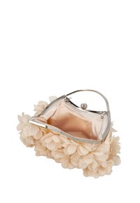 Geantă florală bej cu ramă argintie, împodobită cu flori din material textil. Interiorul are o captușeală fină din satin într-o nuanță discretă.