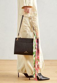 Non sélectionné, black