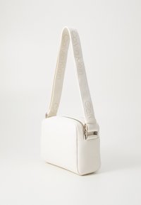 Calvin Klein Jeans ULTRALIGHT CAMERA BAG - Borsa a tracolla - tofu