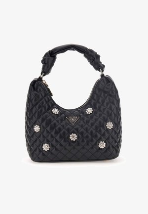 Sac à main noir matelassé avec poignée torsadée, décoré d'accents de fleurs en cristal et d'une plaque triangulaire avec le logo Guess.