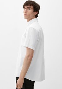 s.Oliver KURZARM MIT BUTTON-DOWN-KRAGEN - Hemd - weiß