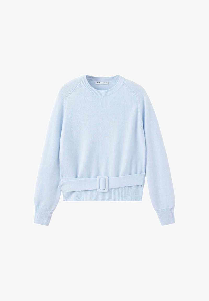 Pull en maille bleu clair à manches longues avec col rond et poignets côtelés, doté d'une ceinture assortie avec une boucle rectangulaire à la taille.