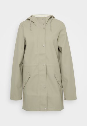 Ljust beige vattentät jacka med huva, framknäppning med tryckknappar, två sidofickor och justerbara snoddar på huvan. Slät textur.