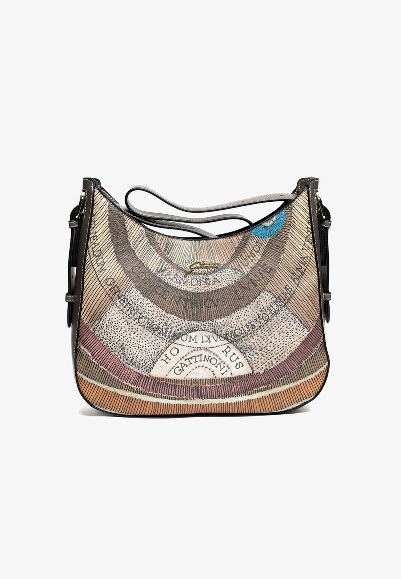 Ruskea ja beige käsilaukku, jossa on kaareva monivärinen kuosi, musta säädettävä olkahihna ja kultainen logodetaili edessä keskellä.