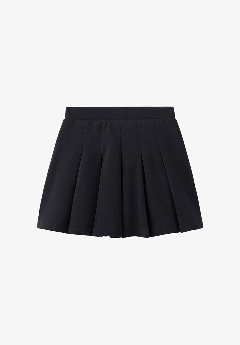 Mini-jupe plissée noire avec une taille ajustée et des plis verticaux régulièrement espacés.