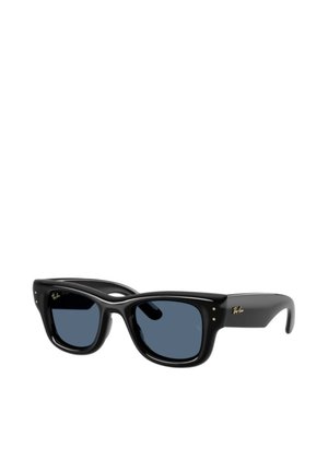 Occhiali da sole rettangolari Ray-Ban neri con montature spesse e lenti scure, con piccolo logo dorato sulle aste e vicino alla lente sinistra.