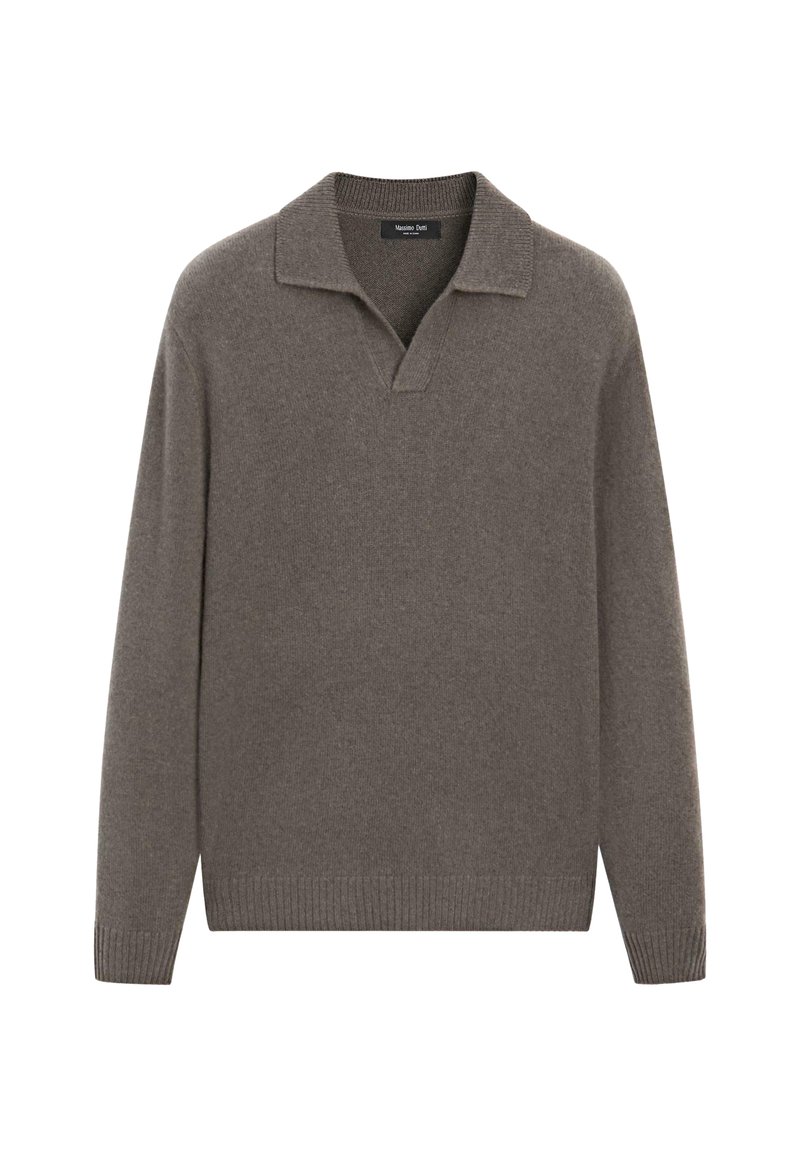 Maglione a maniche lunghe in taupe con polsini e orlo a costine, dotato di un ampio colletto con un'apertura a V corta.