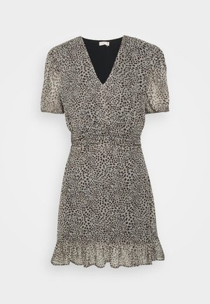 Kurzes graues Kleid mit schwarzen unregelmäßigen Punkten, V-Ausschnitt, Puffärmeln, tailliertem Schnitt und gerafftem Saum.