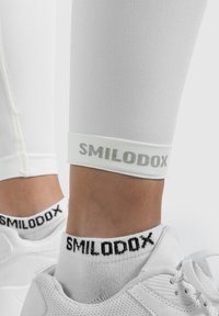 Smilodox AMAZE PRO SCRUNCH HIGH WAIST SEAMLESS - Tights - creme