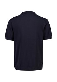 Polo tricoté bleu marine à manches courtes, col et ourlet côtelés. Texture lisse, design simple, couleur unie sans motifs.