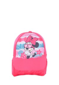 Gorra rosa con un gráfico colorido que presenta a un personaje con gafas en forma de corazón, con un fondo tropical de patrones azules y rosas.