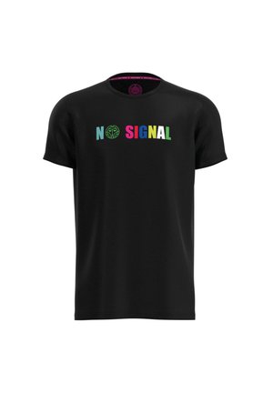 Sort kortærmet T-shirt med farverig tekst "NO SIGNAL" tværs over brystet, med et grønt cirkulært symbol i stedet for "O" i NO.