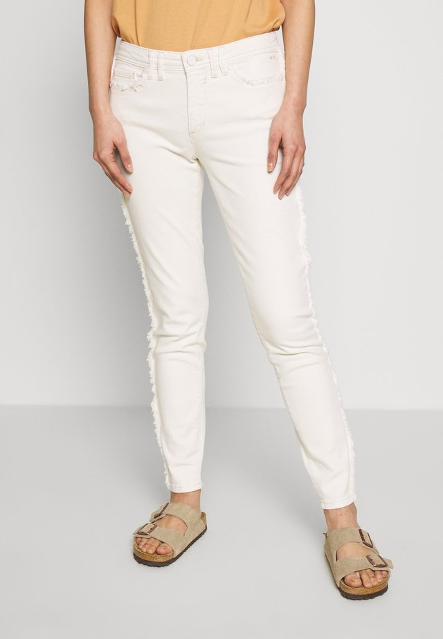 DUNJA - Slim fit jeans - milchweiß