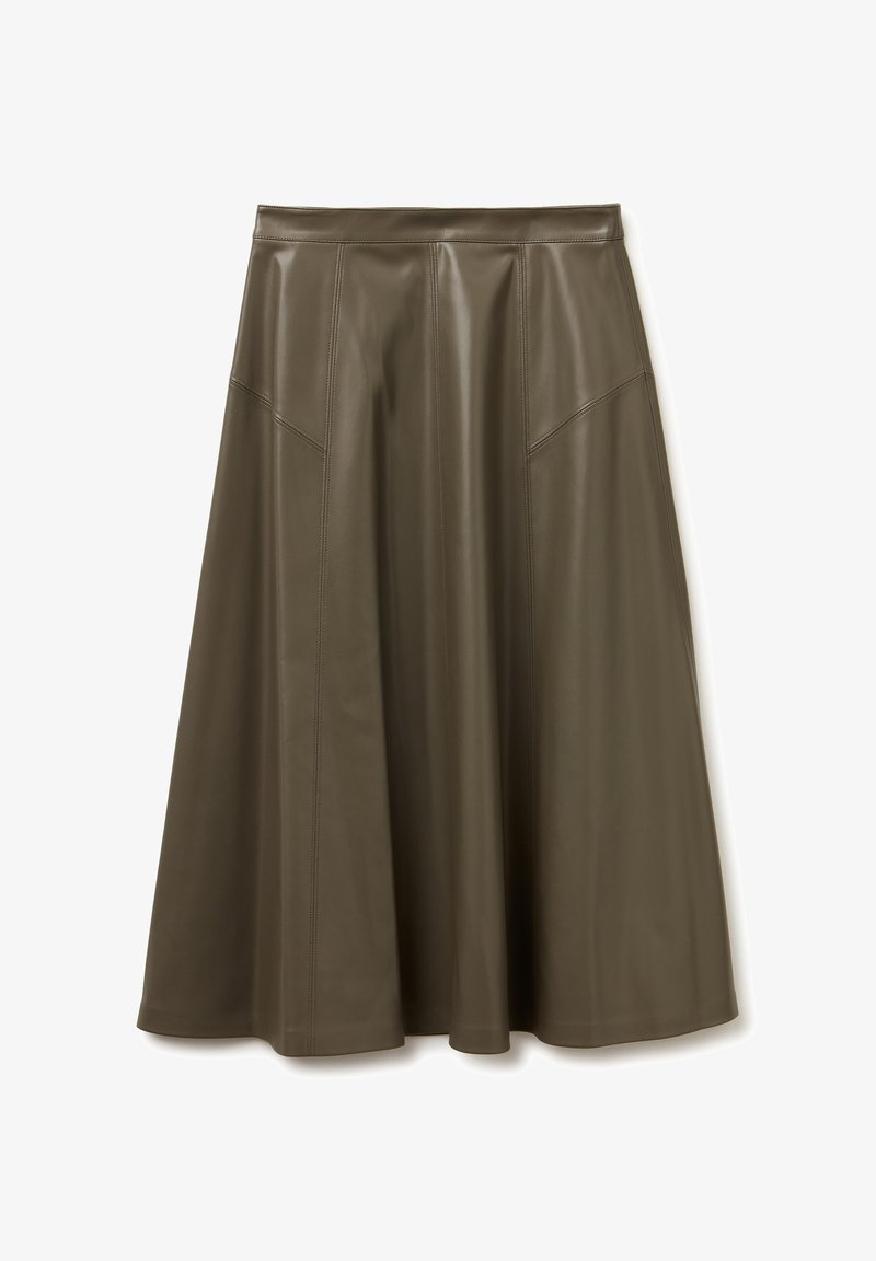 Spódnica z faux skórki w kolorze khaki, w kształcie litery A, długości do kolan, z przeszyciami i kieszeniami dla dodatkowego akcentu. Gładka faktura, wyraźny kształt.