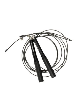 Black Endurance Speed-Springseil mit strukturierten Griffen und dünnem Stahlkabel, aufgerollt vor weißem Hintergrund.