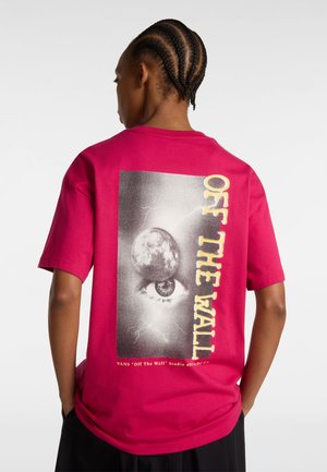 Magenta cotton t-shirt featuring a graphic design of an eye and planet with lightning effects; short sleeves and relaxed fit.