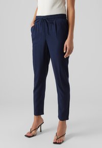 Vero Moda VMJESMILO ANKLE GA - Pantalones deportivos - navy blazer