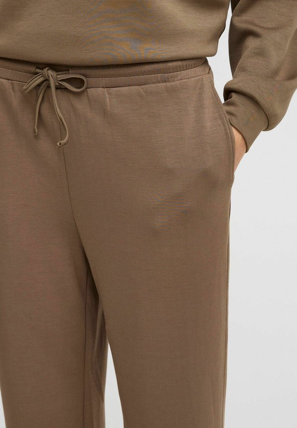 IXSVALA - Tracksuit bottoms - lizard3