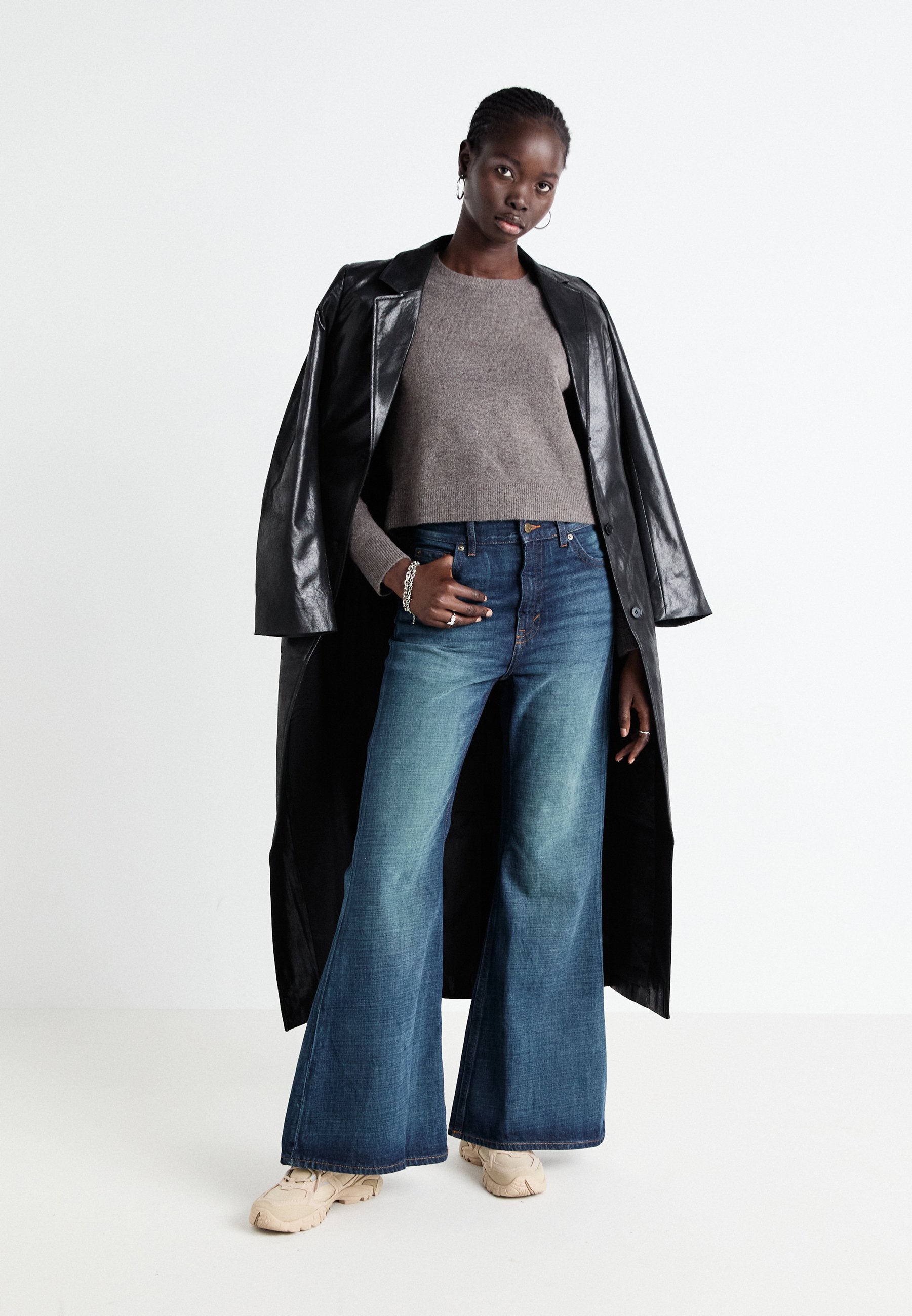 Weekday GROVE BAGGY FLARED - Relaxed fit jeans - medium dusty blue/blue -  Zalando.co.uk