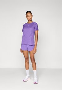ASICS METARUN SPLIT SHORT - Pantalón corto de deporte - edo purple