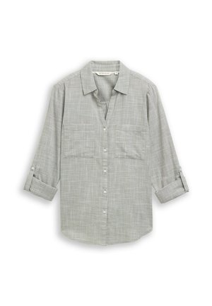 Camicia grigia a quadri con bottoni e colletto, due tasche sul petto, maniche lunghe arrotolate e vestibilità comoda. Realizzata in tessuto leggero.