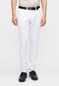 Michael Kors PARKER  - Slim fit jeans - white