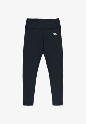 Čierne športové legíny s vysokým pásom a malým bielym levovým logom na ľavom boku, navrhnuté pre športové oblečenie a pohodlie.