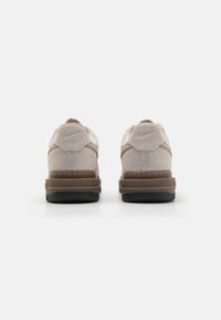 Nike Sportswear AIR FORCE 1 LUXE UNISEX - Joggesko - lt orewood brown/sail/dark brown/anthracite
