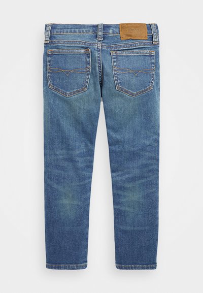 Jeans in denim blu con taglio dritto, dotati di due tasche posteriori e una toppa in pelle marrone sulla vita. Leggera scoloritura.