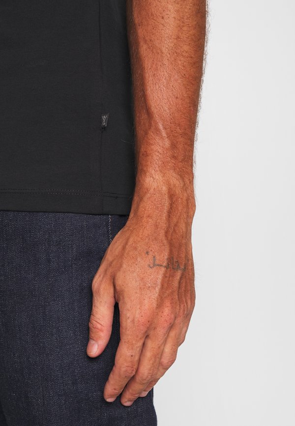 CFDavid - Basic T-shirt4