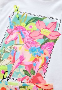 Unselected, white unicorn