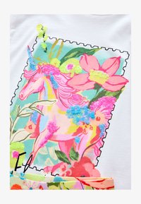 Neselectat, white unicorn