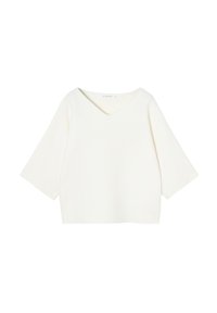 Witte, cropped top met een V-hals, brede driekwartmouwen, gemaakt van zachte stof, met een gladde textuur en een minimistisch ontwerp.
