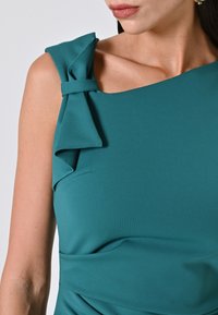 Rinascimento Robe en jersey - green