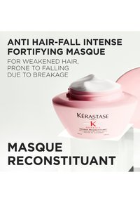 Pot rose de masque capillaire Kérastase, forme ronde avec un couvercle blanc lisse, étiqueté "Masque Fortifiant Intense Anti-Chute", 250 ml.