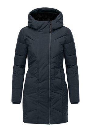 Marineblauwe gewatteerde jas met een ritssluiting aan de voorkant, hoge kraag en verstelbare capuchon. Heeft een gestikt patroon en zijzakken. Gladde textuur.