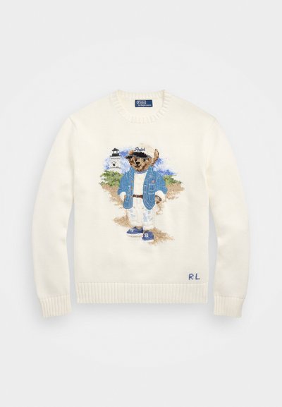 Krém színű pulóver texturált kötésmintával, kék dzsekis és fehér nadrágos hímzett medvével, az alján "RL" felirattal.