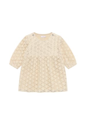 Crèmekleurige babyjurk met lange mouwen, bloemetjeskant overlay, ronde halslijn en drukknoopjes op de schouders.